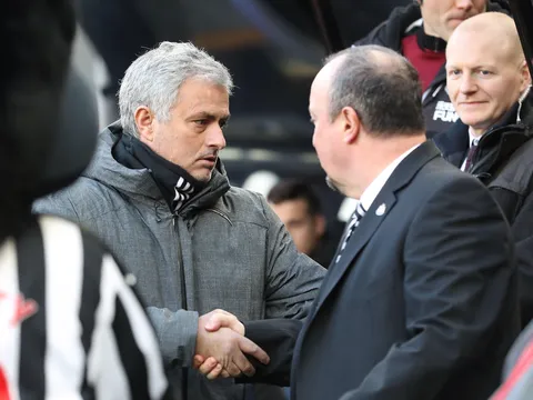 CHÍNH THỨC! CLB Premier League chia tay HLV, Jose Mourinho sắp tái xuất