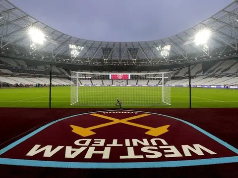 CHÍNH THỨC! CLB Premier League thành "ổ dịch", một lúc 8 cầu thủ dính corona