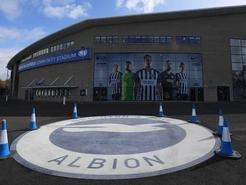 CHÍNH THỨC: Có thêm 1 cầu thủ Ngoại hạng Anh dương tính với COVID-19