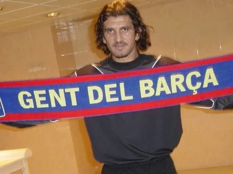 CHÍNH THỨC! Cựu thủ thành Barcelona dương tính với virus Corona