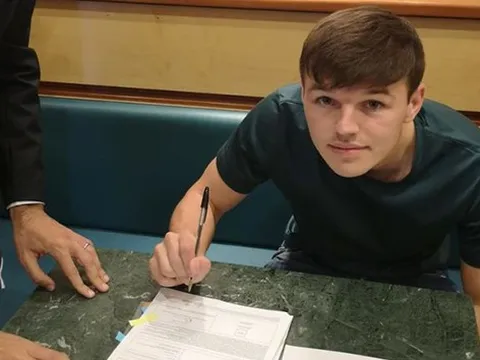 CHÍNH THỨC: Fiorentina ký hợp đồng với em họ Steven Gerrard