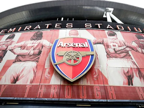CHÍNH THỨC! HLV Arteta dính COVID-19, toàn đội Arsenal phải cách ly