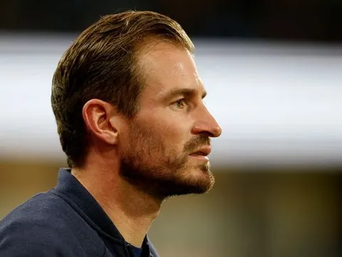 CHÍNH THỨC! HLV đầu tiên bị sa thải - "kỷ lục buồn Premier League" mùa trước