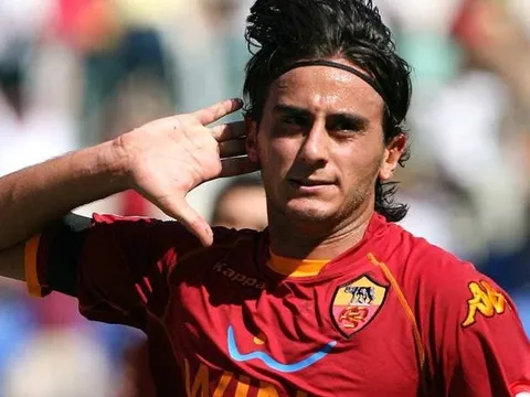 CHÍNH THỨC: “Hoàng tử nhỏ thành Rome” tuyên bố giải nghệ