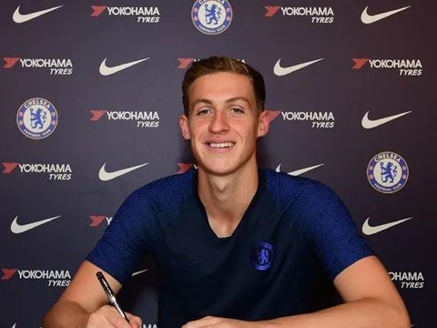 CHÍNH THỨC: Lampard ra tay, Chelsea trói chân 'hậu bối' Petr Cech