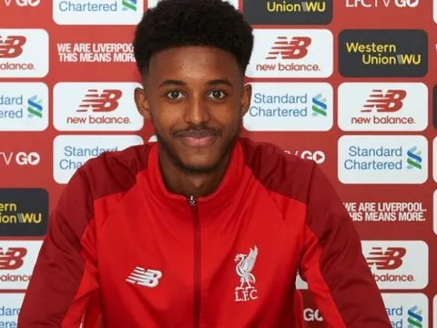 NÓNG: Liverpool công bố hợp đồng mới, "Alexander-Arnold đệ nhị"