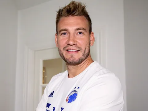 CHÍNH THỨC: 'Lord' Bendtner có đội bóng mới, lấy luôn số áo huyền thoại