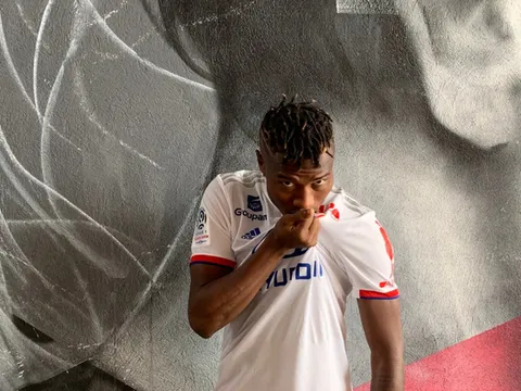 CHÍNH THỨC: Lyon ra mắt người thay thế sao Real