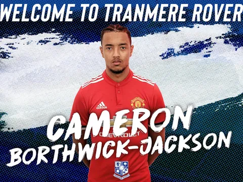 CHÍNH THỨC: Man United đẩy đi thêm một hậu vệ