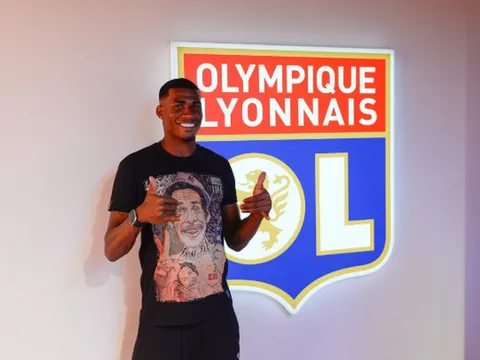 CHÍNH THỨC: Lyon ra mắt tân binh, Man United tiến gần ngôi sao 80 triệu euro