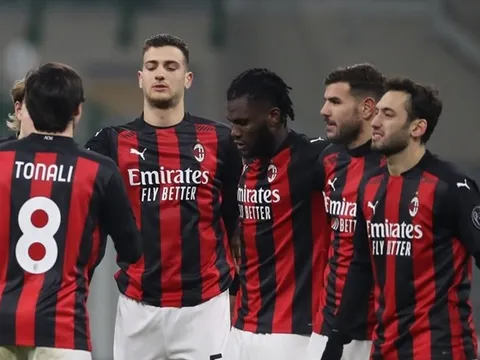 CHÍNH THỨC: Milan chia tay "bệnh binh", sẵn sàng mua đứt sao Man Utd