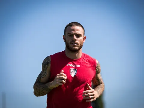 CHÍNH THỨC: Người từng chỉ thẳng mặt Pogba đặt chân đến châu Âu