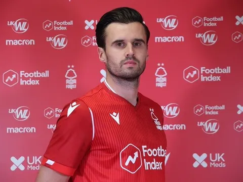 CHÍNH THỨC: Nối gót Koscielny, 'cận vệ già' 8 năm chia tay Arsenal