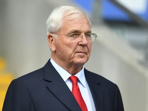 CHÍNH THỨC: Thượng tầng Arsenal có 'biến', chủ tịch tuyên bố nghỉ hưu