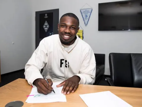 CHÍNH THỨC! Tiền đạo từng phá lưới Việt Nam gia nhập Bundesliga