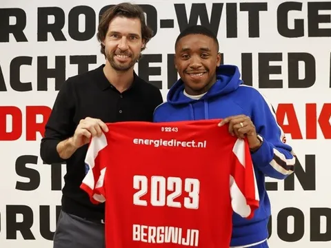 CHÍNH THỨC: 'Tiểu Depay' Man Utd từng 'thèm khát' gia hạn với CLB