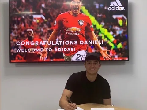 NÓNG: Ghi bàn ra mắt M.U, Daniel James ký ngay HĐ 'xịn sò'