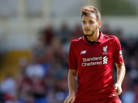 Lặp lại sai lầm của Benitez, Liverpool nguy cơ bị đá bay khỏi League Cup