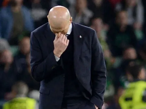 CHOÁNG! Chưa thi đấu trở lại, Zidane đã nhận hung tin từ "bom tấn"