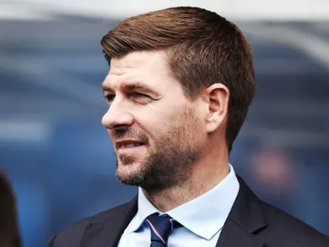 CHOÁNG! Cựu HLV Chelsea, Tottenham thảm bại dưới tay Gerrard