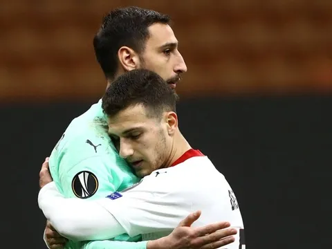 CHOÁNG! "Người thừa" Man Utd tấu hài, AC Milan suýt đối mặt với bi kịch