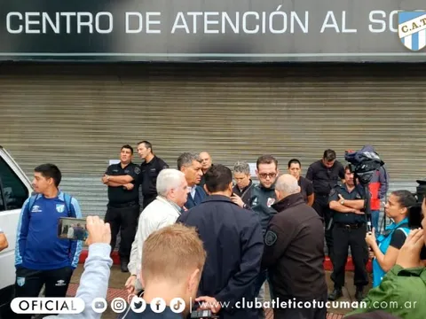 CHOÁNG: Ông lớn Nam Mỹ đóng chặt SVĐ, không cho đội khách vào thi đấu