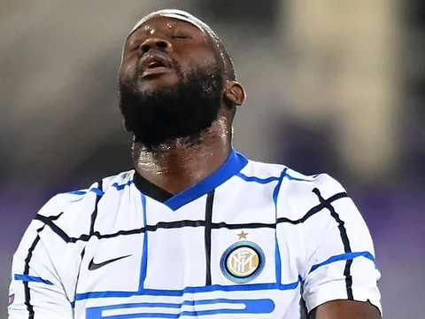 Sanchez nổi điên khi Lukaku sắm vai "nghệ sỹ hài"