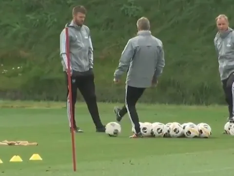 CHOÁNG! Solskjaer làm điều sửng sốt, sân tập Man Utd huyên náo