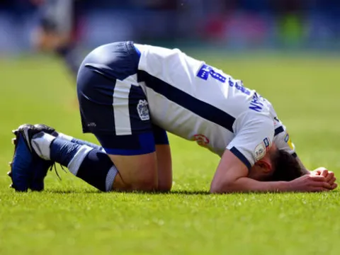 CHOÁNG! Vừa lên hạng, 'hàng xóm' Manchester đã bị trừ 12 điểm