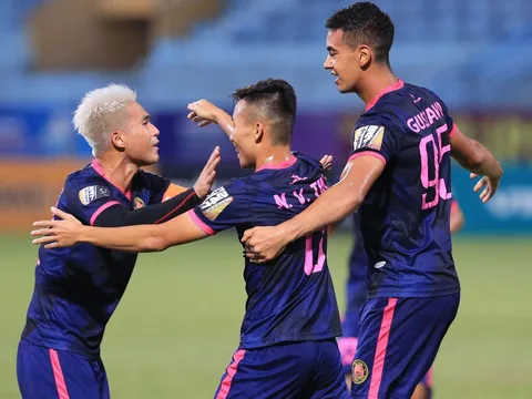 Chủ tịch đích thân ra trận, Sài Gòn nghiền nát Đà Nẵng, lên đỉnh bảng V-League