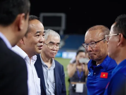 Chuyên gia Việt nói gì khi Phó chủ tịch VFF từ chức?