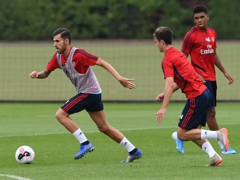 Chưa đá phút nào, tân binh Arsenal đã định sẵn tương lai