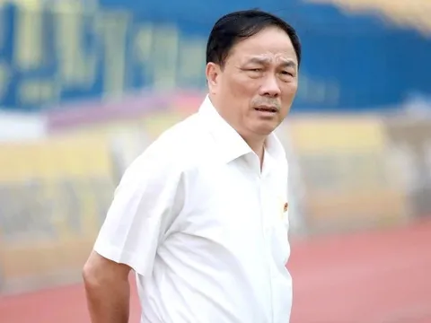 Chưa nhận được tiền, HLV Fabio Lopez gọi bầu Đệ là "kẻ dối trá"