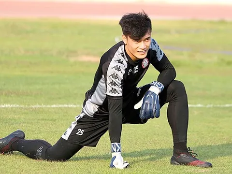"Chưa thể nói Bùi Tiến Dũng là thủ môn có đẳng cấp"