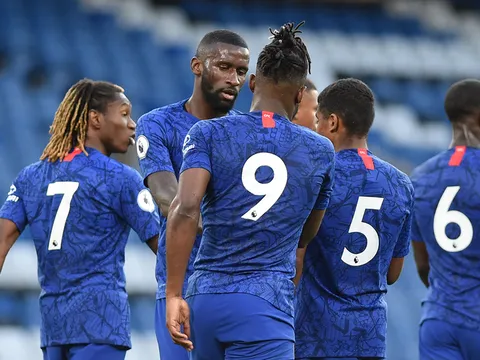 Chưa thể thắng, Chelsea mở cửa chờ "hỗ trợ"