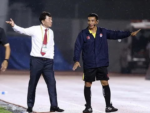 HLV Chung Hae Seong phủ nhận bị trò bẻ ghế ở CLB TPHCM