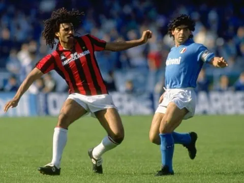 'Chúng tôi dùng nguyên 1 chiếc máy bay chở thức ăn để tránh bị đầu độc ở trận đấu đó'