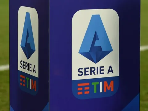 Chuyên gia y tế: 'Bóng đá có thể trở lại trong 1 tháng tới'