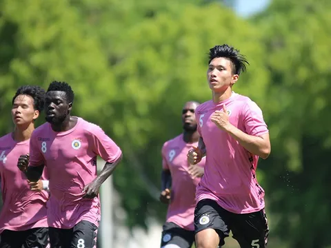 CLB Hà Nội đội nắng tập thể lực sẵn sàng bảo vệ ngai vàng V-League
