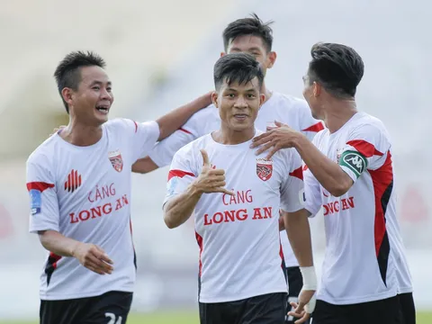 CLB Long An thắng trận thứ 3 liên tiếp: Thép đã tôi thế đấy!