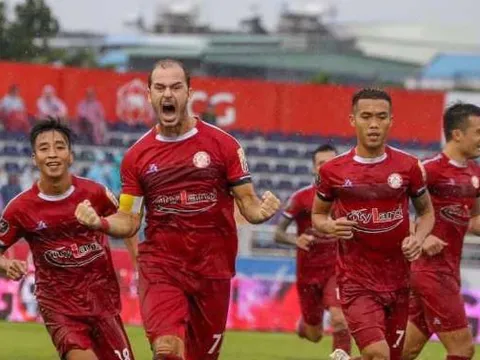 CLB TP.HCM trên đỉnh V-League và "món đặc sản" Fergie Time