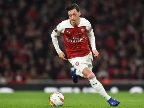 "Có điều gì đó không đúng với Ozil tại Arsenal"