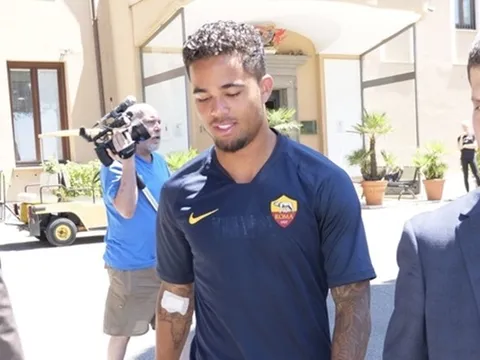 Con trai huyền thoại Kluivert cười tươi trong ngày trở lại AS Roma