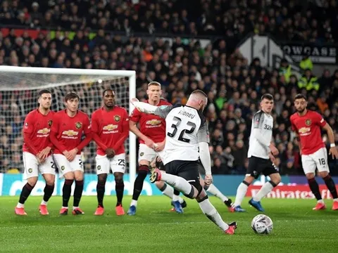 Rooney bị Romero làm 'nản lòng' 2 lần, con trai phản ứng khó tin