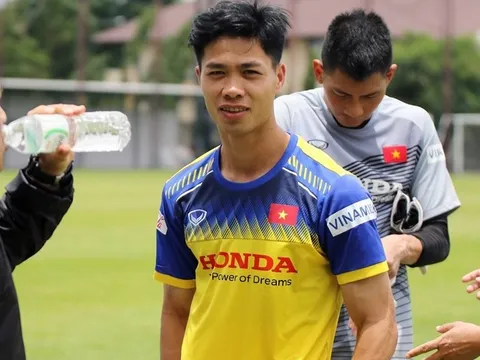 Công Phượng tươi rói trong ngày đầu tập luyện cùng ĐT Việt Nam tại Thái Lan