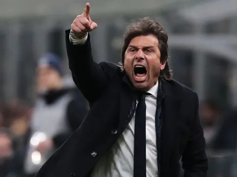 'Conte đã được đánh giá cao quá mức, toàn diễn xiếc ngoài đường biên'