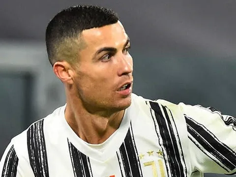Không phục Ronaldo, Pele lập tức làm 1 điều