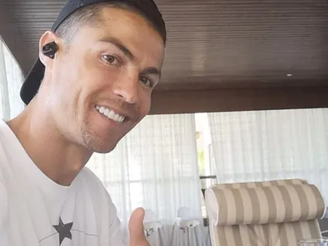 Mặc virus Corona, Ronaldo vui hết cỡ ăn mừng tiệc sinh nhật