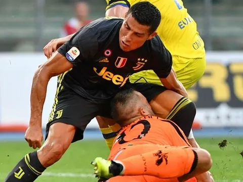 “Ronaldo? Không, tôi đã trao đổi áo với Dybala”