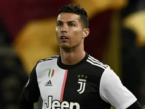 Cực chất với đội hình toàn tiền đạo: Messi hỗ trợ Ronaldo, "cây sào" đá trung vệ